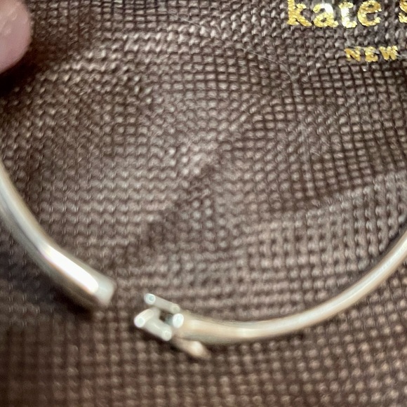 KATE ♠️ SPADE SILVER BOW PUSH BUTTON BANGLE NWOT - Picture 8 of 11
